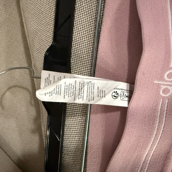 ALO Yoga Ballet Pink Airbrush Heart throb bra + high waisted leggings set - Picture 7 of 7